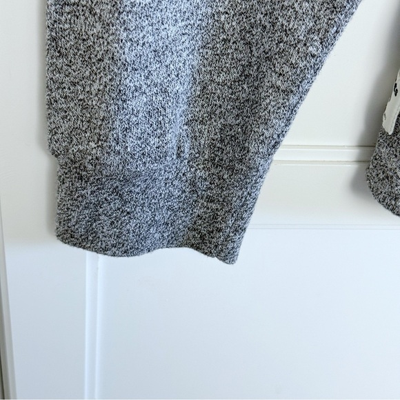 Roots Maple Leaf Red Buffalo Plaid Canadian Lounge Top Gray Sz Large - Picture 7 of 8